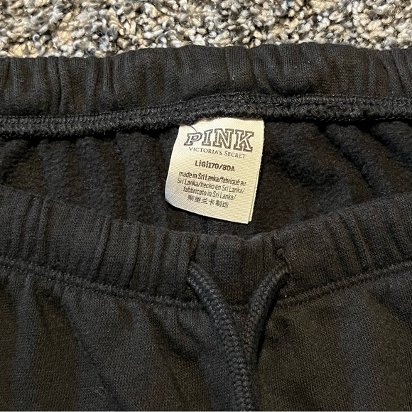 ❌SOLD❌ PINK Victoria’s Secret Shorts - Picture 2 of 4